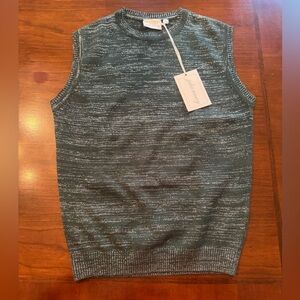 Chic Green Sleeveless Knit Top 
Julia Amory Tippi top
